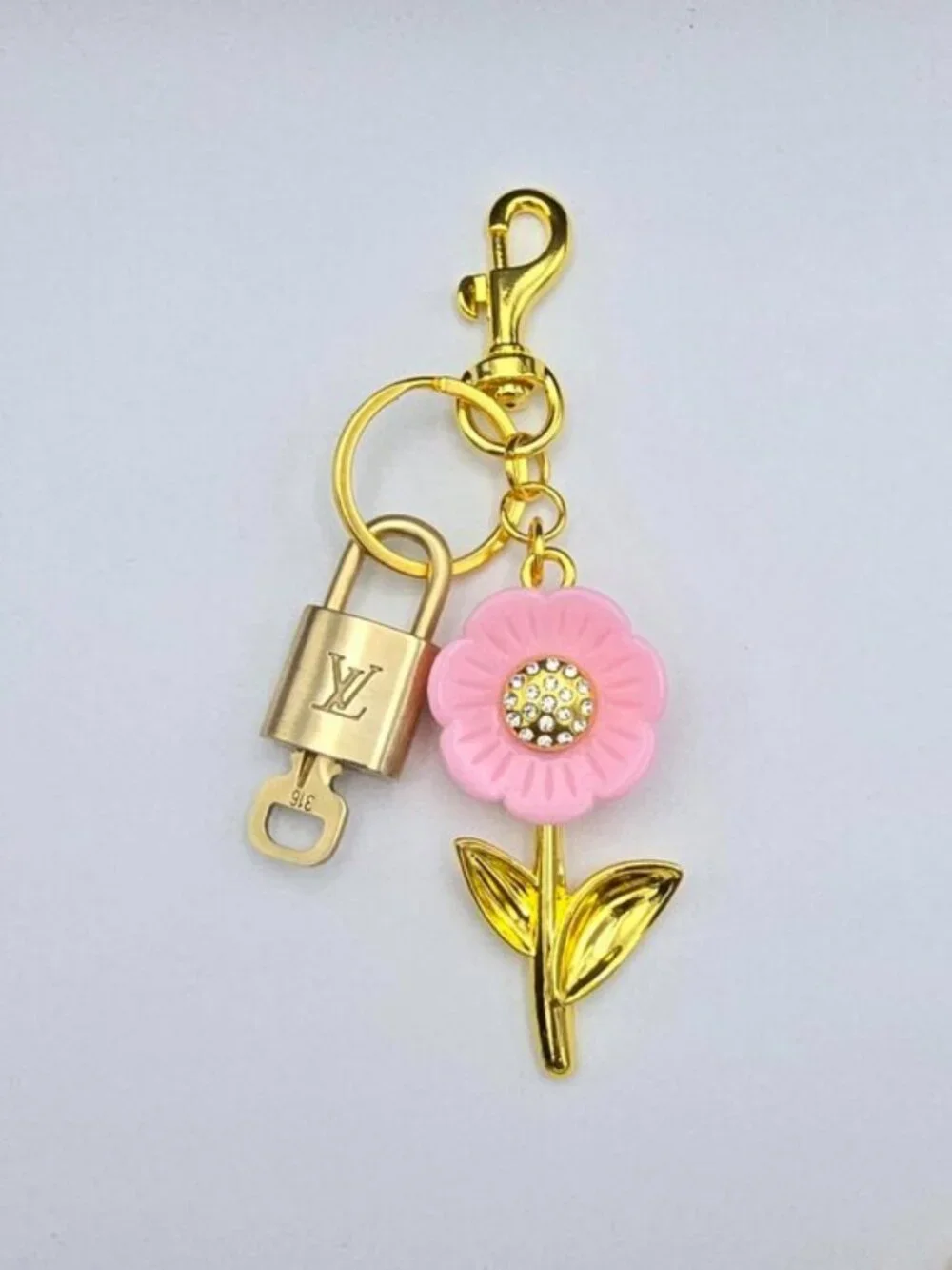 Authentic LV Louis Vuitton Gold Lock & Key 🔑 Unbranded Flower Keychain Charm